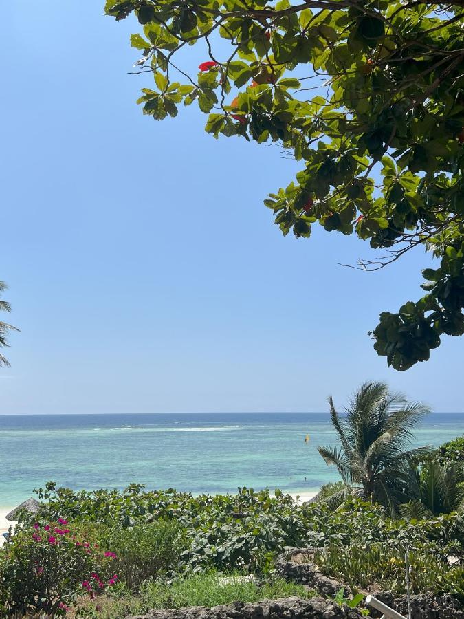 Diamonds Leisure Beach & Golf Resort Diani Beach Exteriör bild